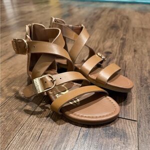 Girls Strappy Tan Gladiator Sandals - Classic Casual Style- nwot size 13